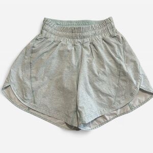 Lululemon track that 5” shorts in Heather Lux Multi Hazy Jade. Lined